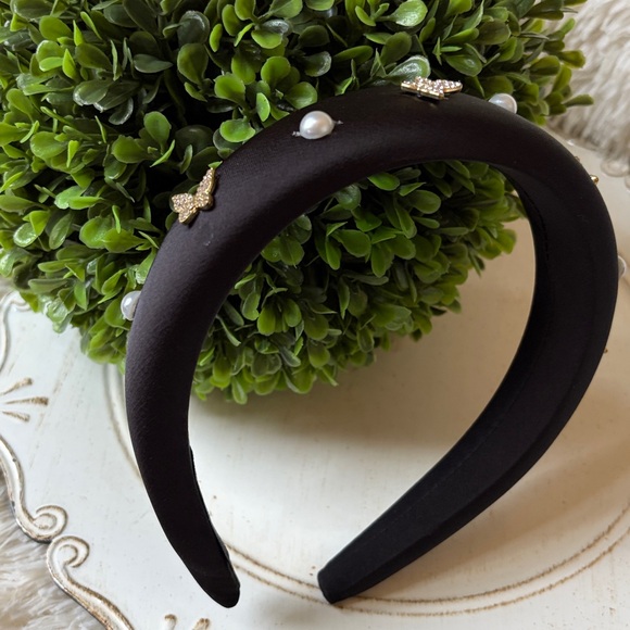 Accessory bundle- embellished hair accessories and makeup bag and purse charm - Picture 4 of 8